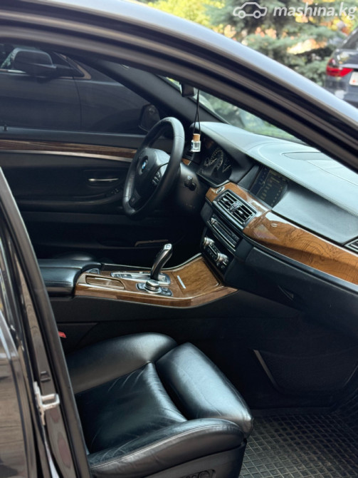 BMW 5 серии VI (F10/F11/F07) 550i xDrive 4.4, 2011 Бишкек - сүрөт 7