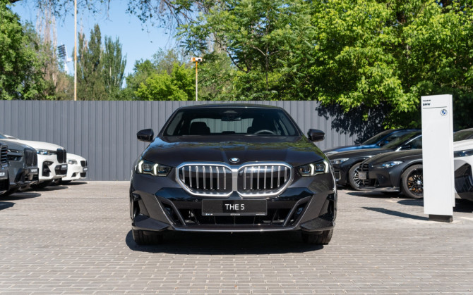 BMW 5 серии VIII (G60/G61/G68) 520i 2.0, 2024 Бишкек - изображение 2