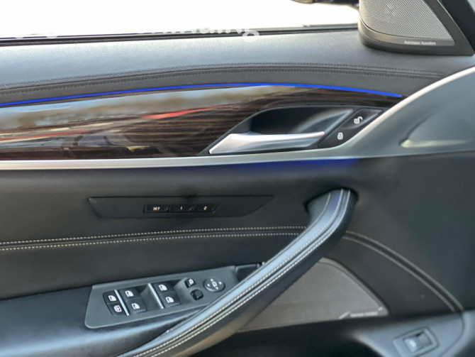 BMW 5 серии VII (G30/G31) M550i xDrive 4.4, 2019 Бишкек - изображение 6