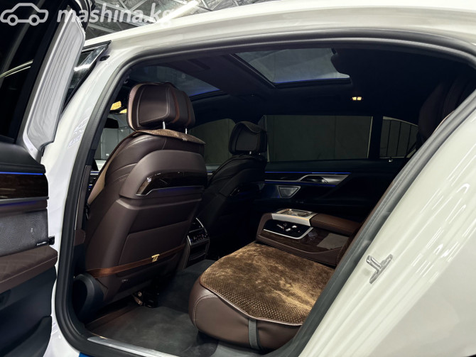 BMW 7 серии VI (G11/G12) Рестайлинг 750Li xDrive 4.4, 2020 Бишкек - изображение 7