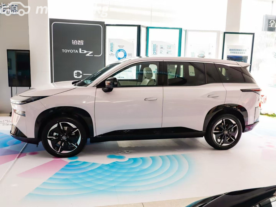 Toyota bZ3X 67.9, 2025 Бишкек - изображение 2