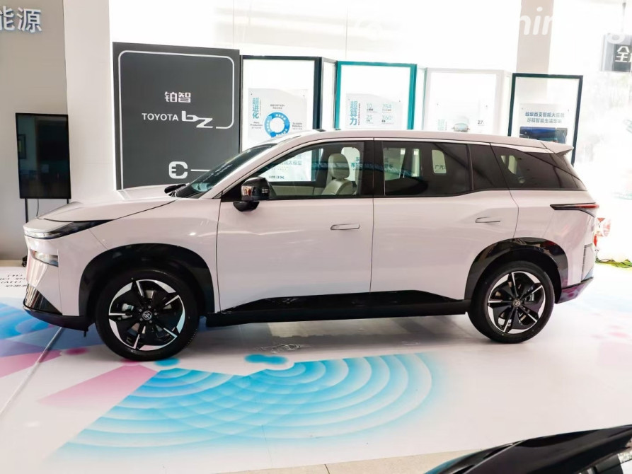 Toyota bZ3X 58 kWh Electro AT (150 кВт), 2025 Бишкек - изображение 2