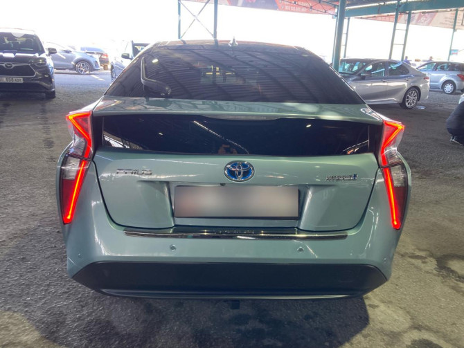 Toyota Prius IV (XW50) 1.8, 2017 Bishkek - photo 4