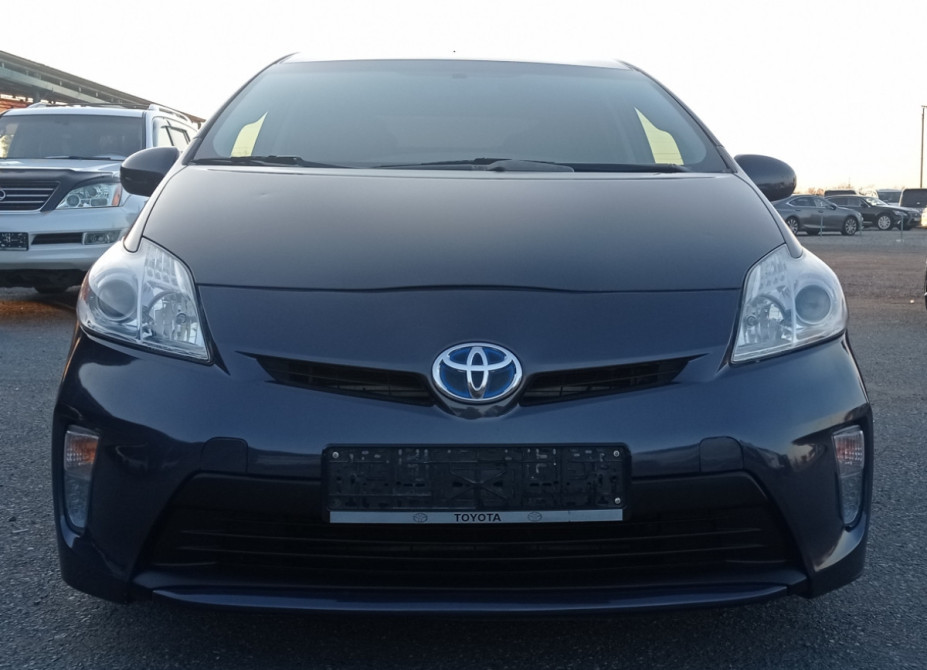 Toyota Prius III Рестайлинг (XW30) 1.8, 2013 Бишкек - изображение 1