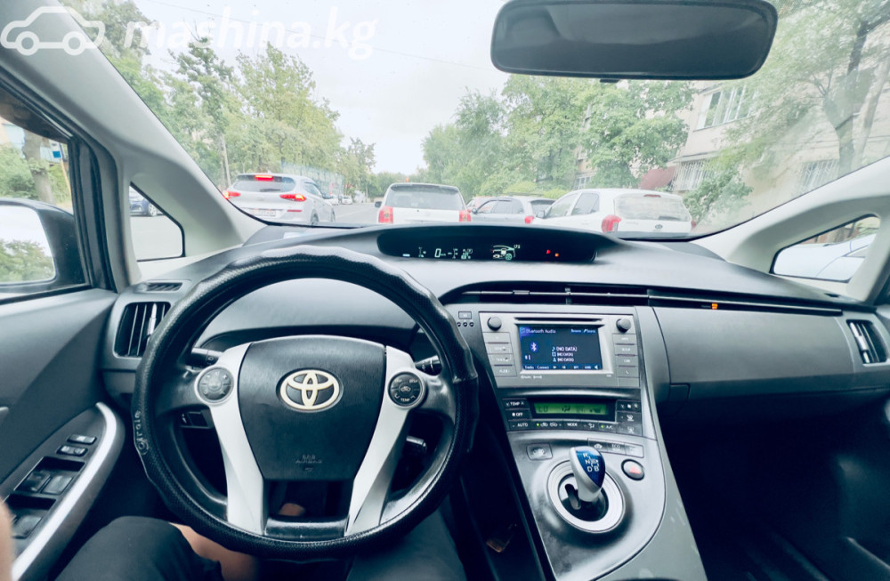Toyota Prius III (XW30) Plug-in Hybrid 1.8, 2010 Бишкек - изображение 7