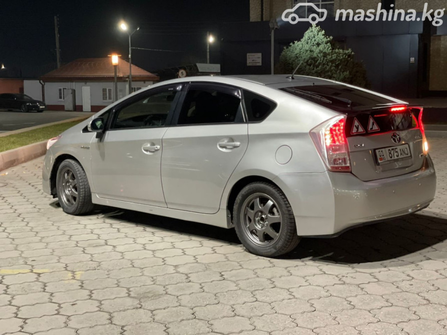 Toyota Prius III (XW30) Plug-in Hybrid 1.8, 2010 Бишкек - изображение 4