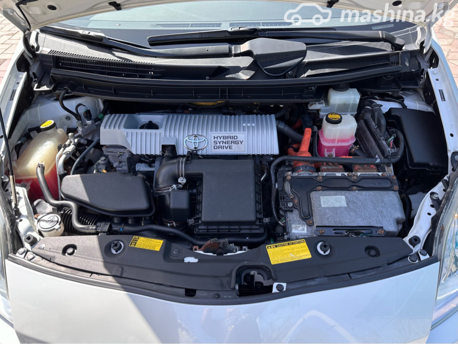 Toyota Prius III (XW30) 1.8, 2010 Бишкек - изображение 3