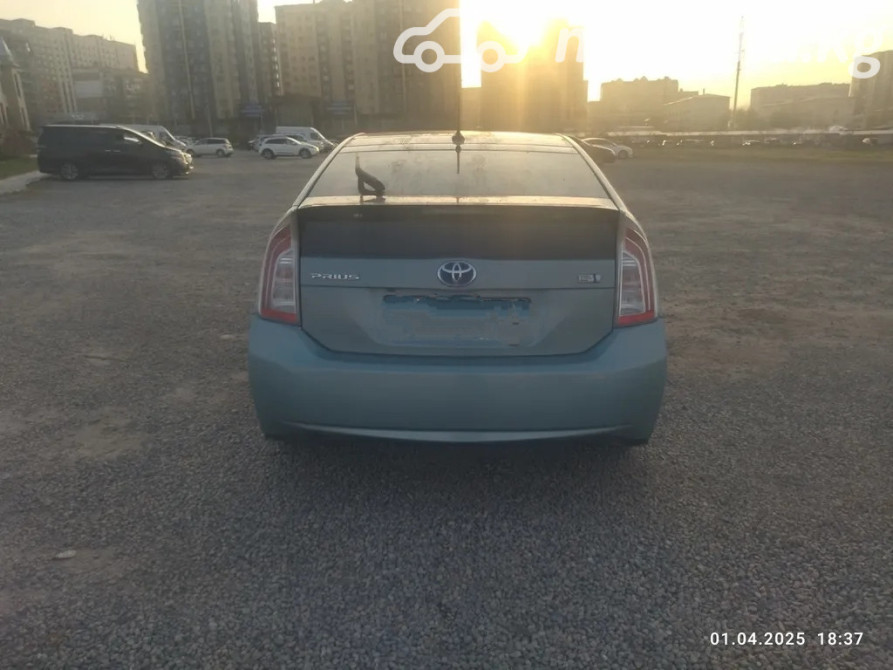 Toyota Prius III Рестайлинг (XW30) Plug-in Hybrid 1.8, 2012 Бишкек - изображение 2