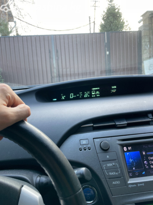 Toyota Prius III Рестайлинг (XW30) 1.8, 2013 Бишкек - изображение 3