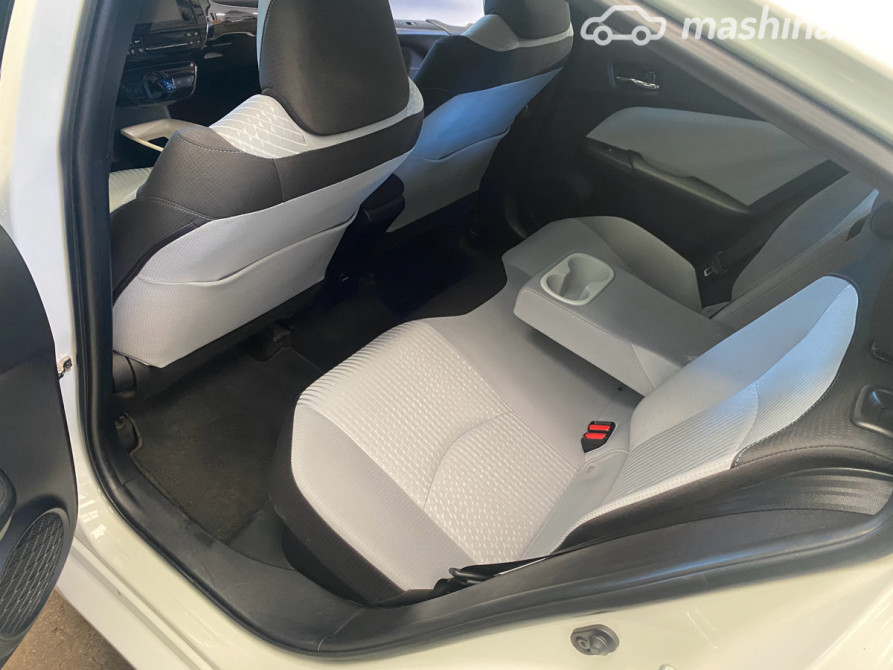 Toyota Prius IV (XW50) 1.8, 2017 Бишкек - сүрөт 11