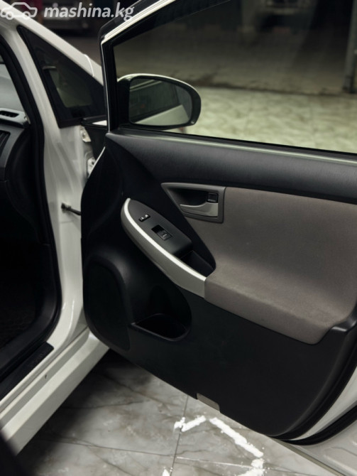 Toyota Prius III Рестайлинг (XW30) Plug-in Hybrid 1.8, 2013 Бишкек - изображение 10
