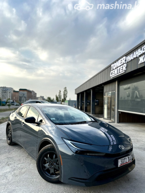 Toyota Prius V (XW60) PHV 2.0, 2024 Бишкек - изображение 1