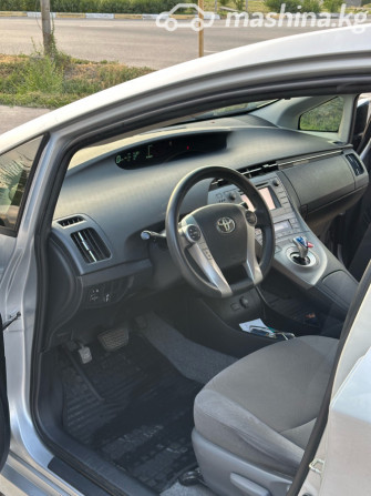 Toyota Prius III Рестайлинг (XW30) Plug-in Hybrid 1.8, 2015 Бишкек - сүрөт 8