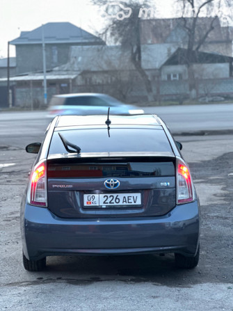 Toyota Prius III (XW30) 1.8, 2011 Бишкек - изображение 1