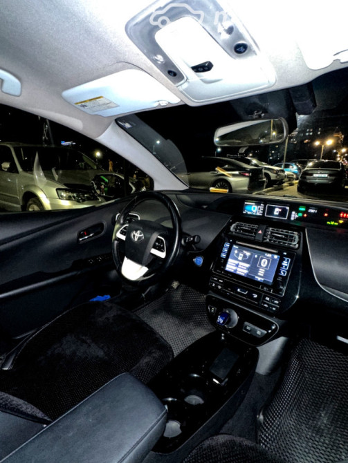 Toyota Prius IV (XW50) 1.8, 2017 Bishkek - photo 6