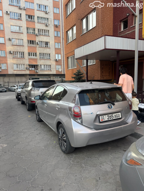 Toyota Prius c I 1.5, 2012 Бишкек - изображение 3
