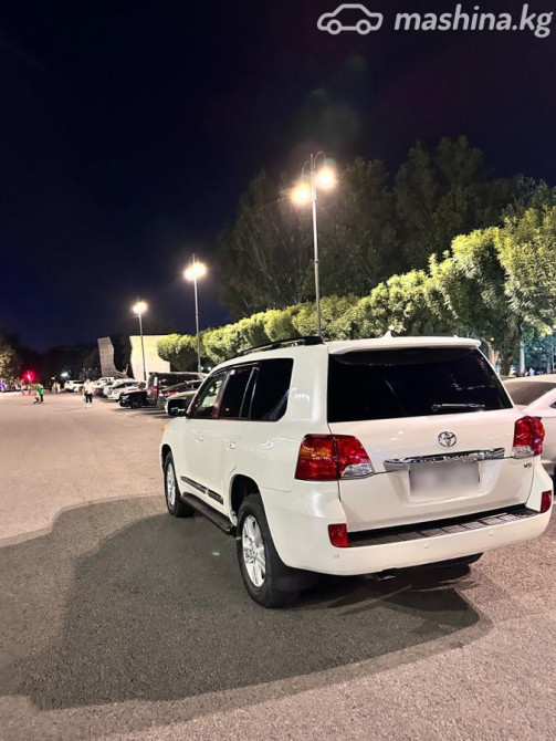 Toyota Land Cruiser 200 Series Рестайлинг 1 4.6, 2014 Бишкек - изображение 6