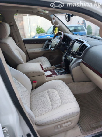 Toyota Land Cruiser 200 Series Рестайлинг 1 4.6, 2014 Bishkek - photo 9