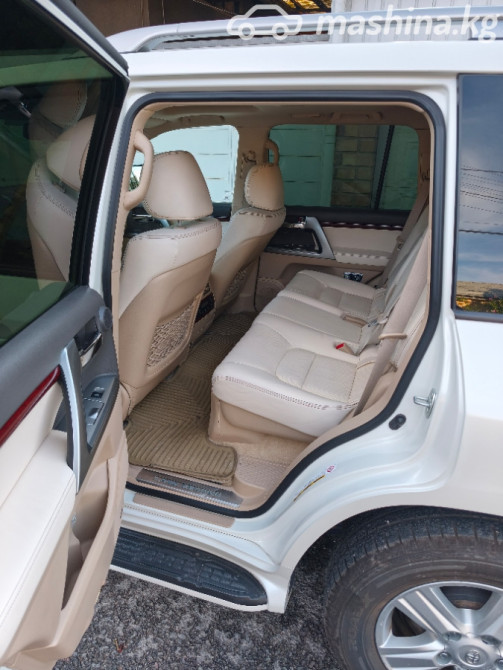 Toyota Land Cruiser 200 Series Рестайлинг 1 4.6, 2014 Бишкек - сүрөт 6