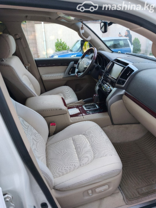 Toyota Land Cruiser 200 Series Рестайлинг 1 4.6, 2014 Бишкек - сүрөт 9