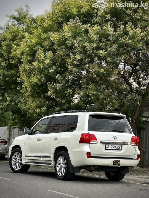 Toyota Land Cruiser 200 Series Рестайлинг 1 4.0, 2014 Бишкек - сүрөт 4