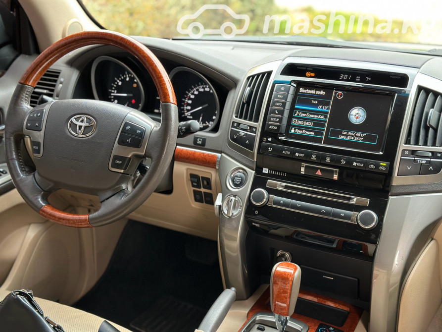 Toyota Land Cruiser 200 Series Рестайлинг 1 4.6, 2015 Бишкек - сүрөт 9