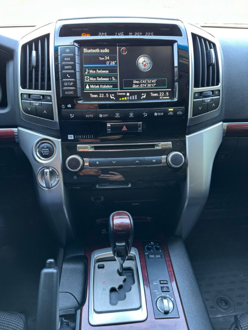 Toyota Land Cruiser 200 Series Рестайлинг 1 4.6, 2014 Bishkek - photo 6