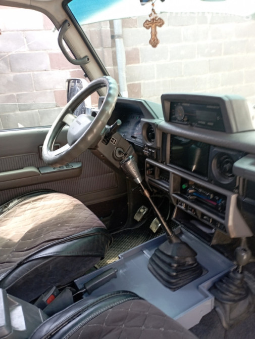 Toyota Land Cruiser 70 Series 2.5, 1991 Bishkek - photo 3