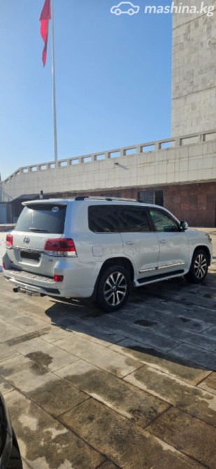 Toyota Land Cruiser 200 Series Рестайлинг 2 4.6, 2016 Bishkek - photo 2