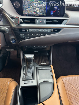 Lexus ES VII 300h 2.5, 2018 Бишкек - изображение 12