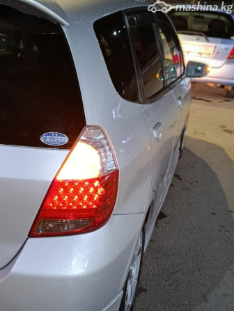 Honda Fit I 1.3, 2001 Бишкек - изображение 5
