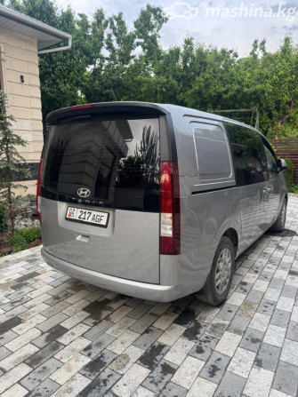 Hyundai Staria 2.2, 2022 Бишкек - изображение 2