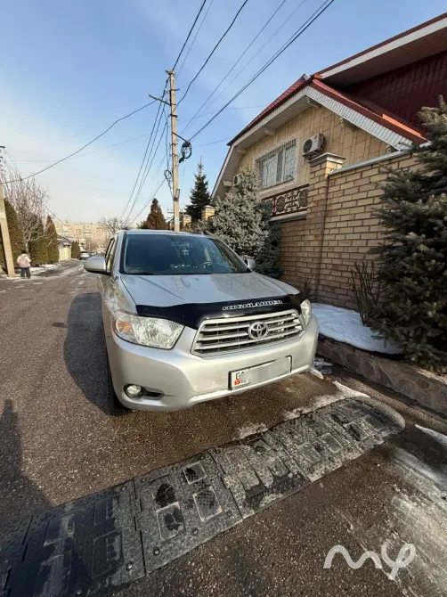 Toyota Highlander, серебристый кроссовер 7 мест (3 ряда сидений). Полный привод. Бишкек - изображение 1