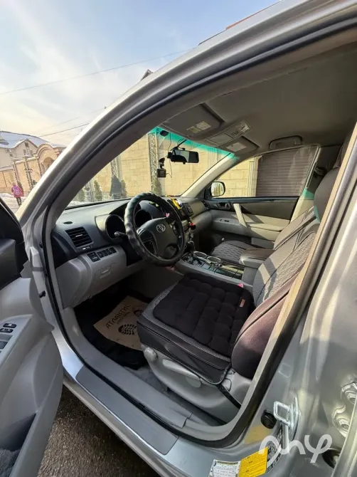 Toyota Highlander, серебристый кроссовер 7 мест (3 ряда сидений). Полный привод. Бишкек - изображение 6