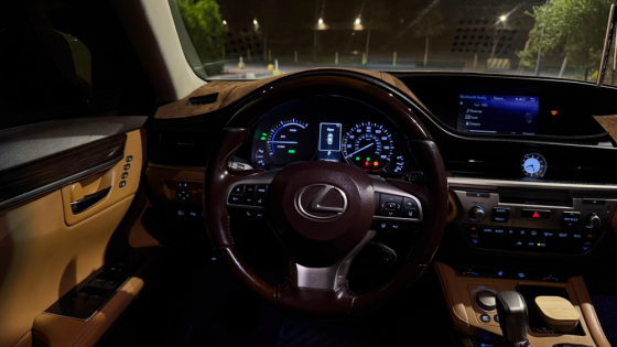 Продается Lexus ES Год выпуска: 2017 Пробег: 170.000 km Кузов: седан Цвет: Белый Топливо: гибрид М Бишкек
