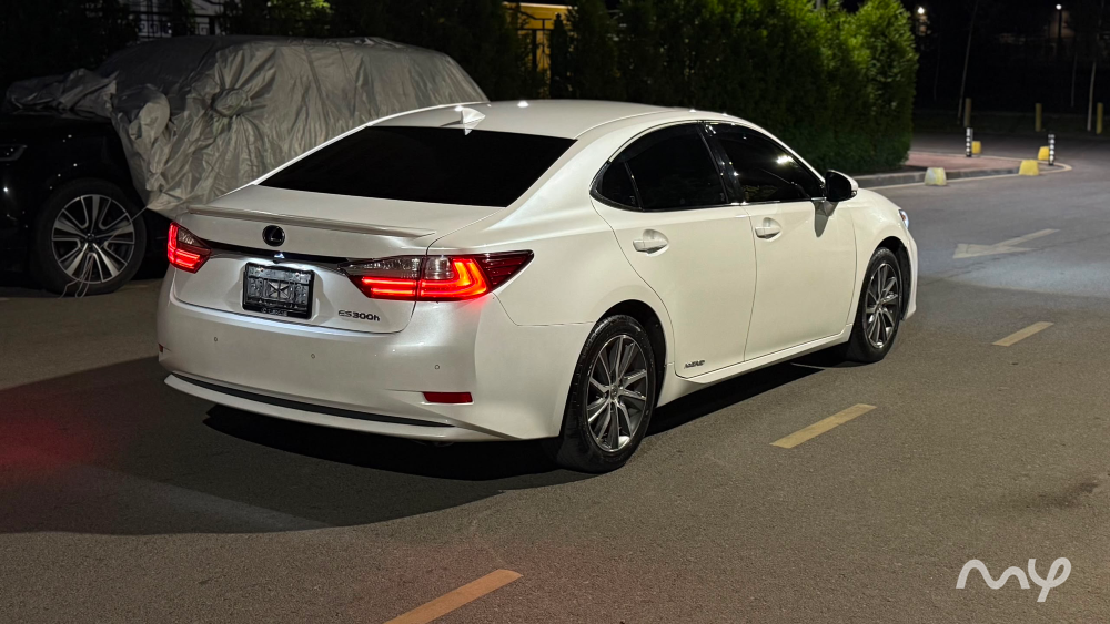 Продается Lexus ES Год выпуска: 2017 Пробег: 170.000 km Кузов: седан Цвет: Белый Топливо: гибрид М Бишкек - изображение 6