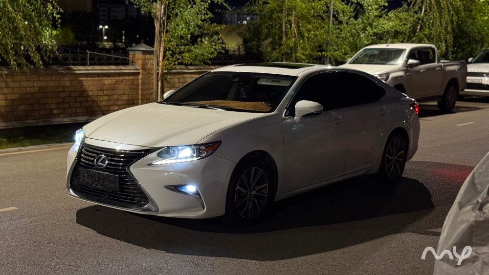 Продается Lexus ES Год выпуска: 2017 Пробег: 170.000 km Кузов: седан Цвет: Белый Топливо: гибрид М Бишкек - изображение 1